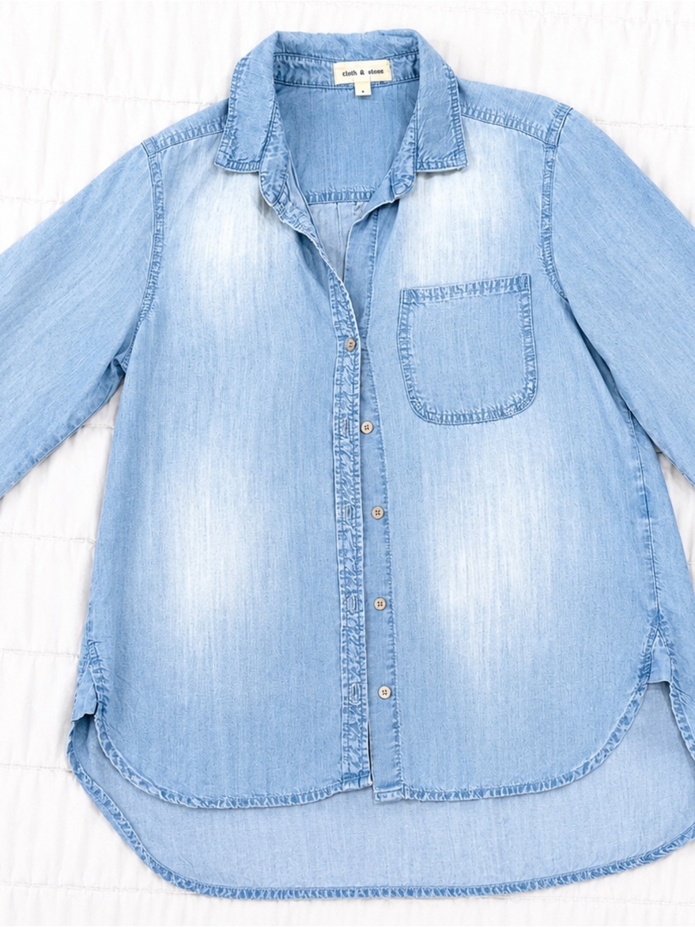 cloth & stone Light Blue Denim Button-Down Shirt size S